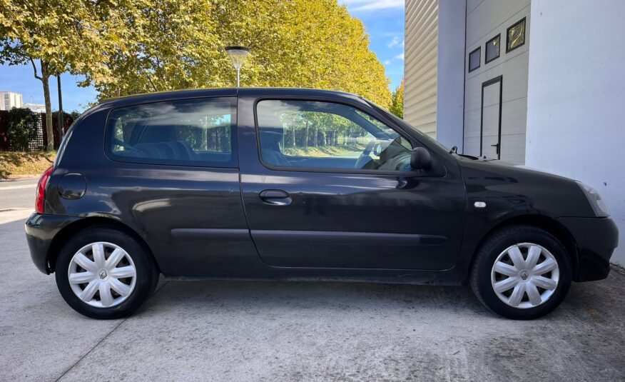 RENAULT Clio 1.2 16V Authentique