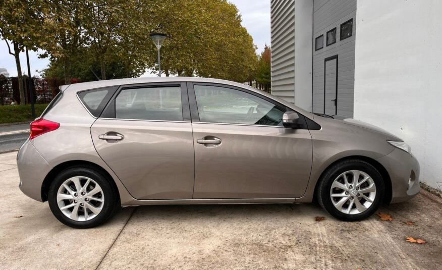 TOYOTA Auris 120D Active+ Look+ Comfort