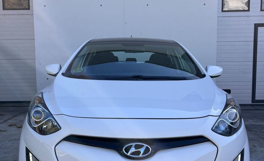 HYUNDAI i30 1.6 CRDi Tecno