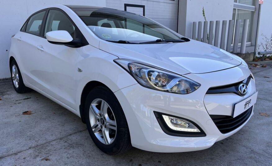 HYUNDAI i30 1.6 CRDi Tecno