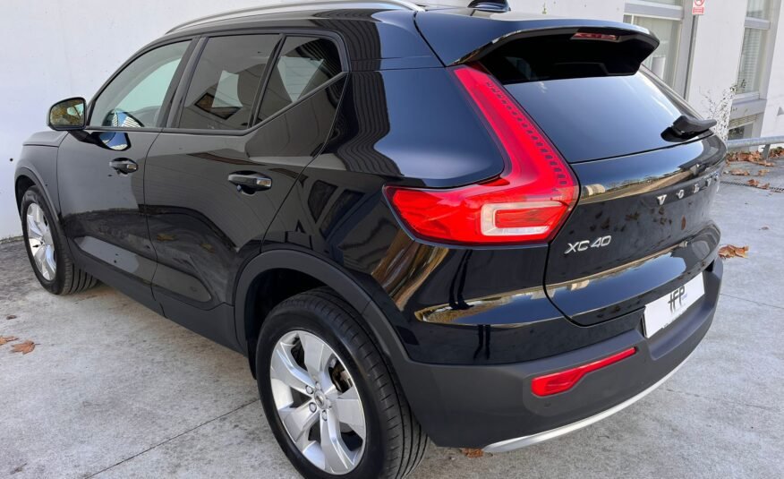 VOLVO XC 40 D3 Momentum Auto