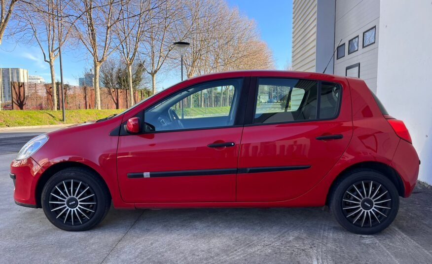 RENAULT Clio 1.2 16V Authentique