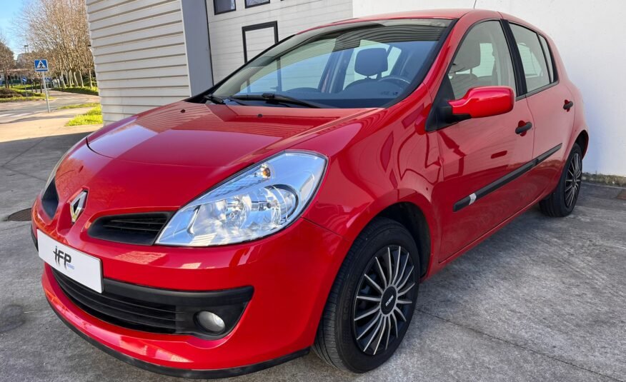 RENAULT Clio 1.2 16V Authentique