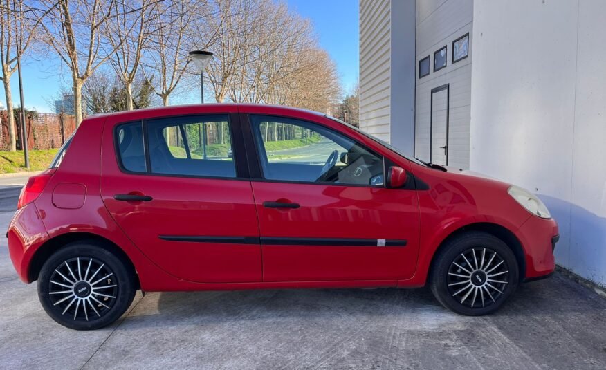 RENAULT Clio 1.2 16V Authentique