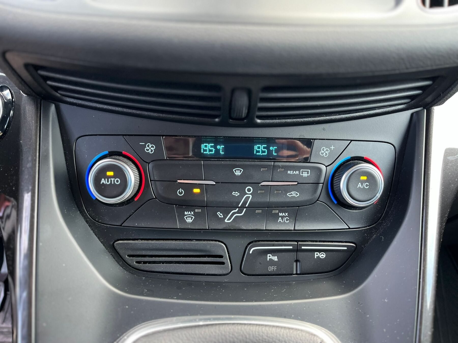 FORD GRAND C-MAX 1.5 TDCi Titanium