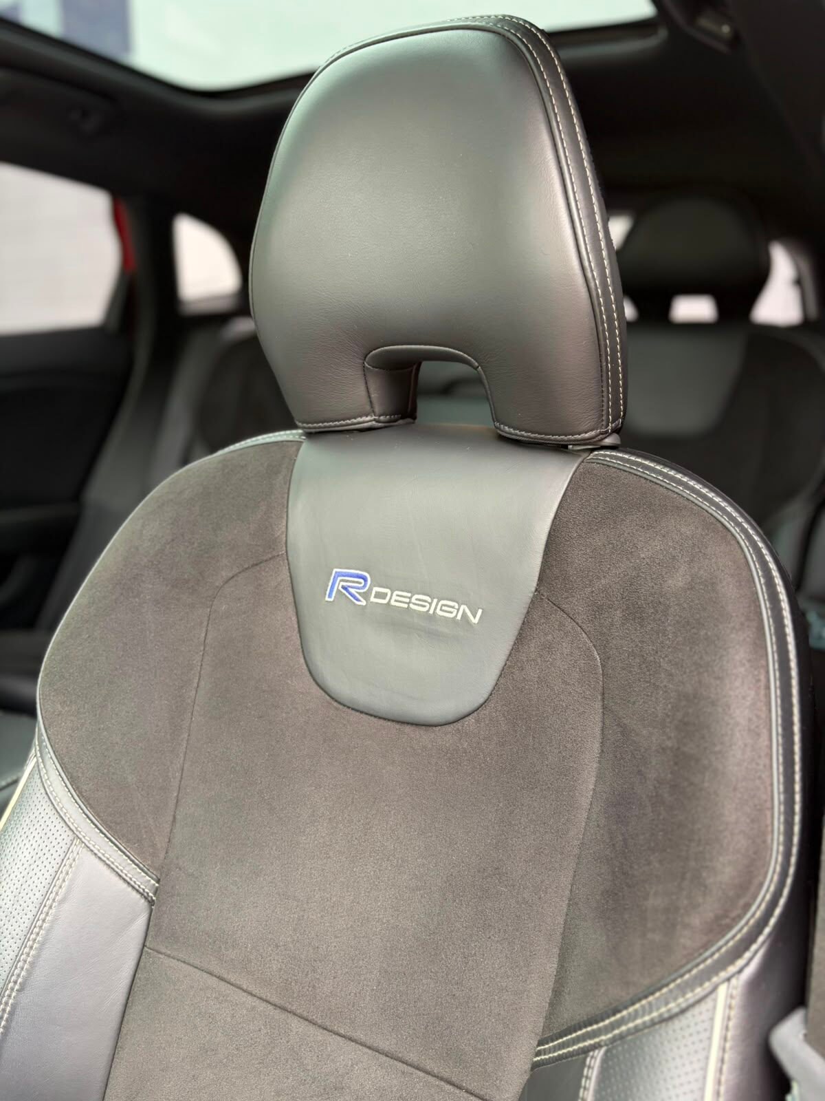VOLVO V40 D2 R-Line Kinetic