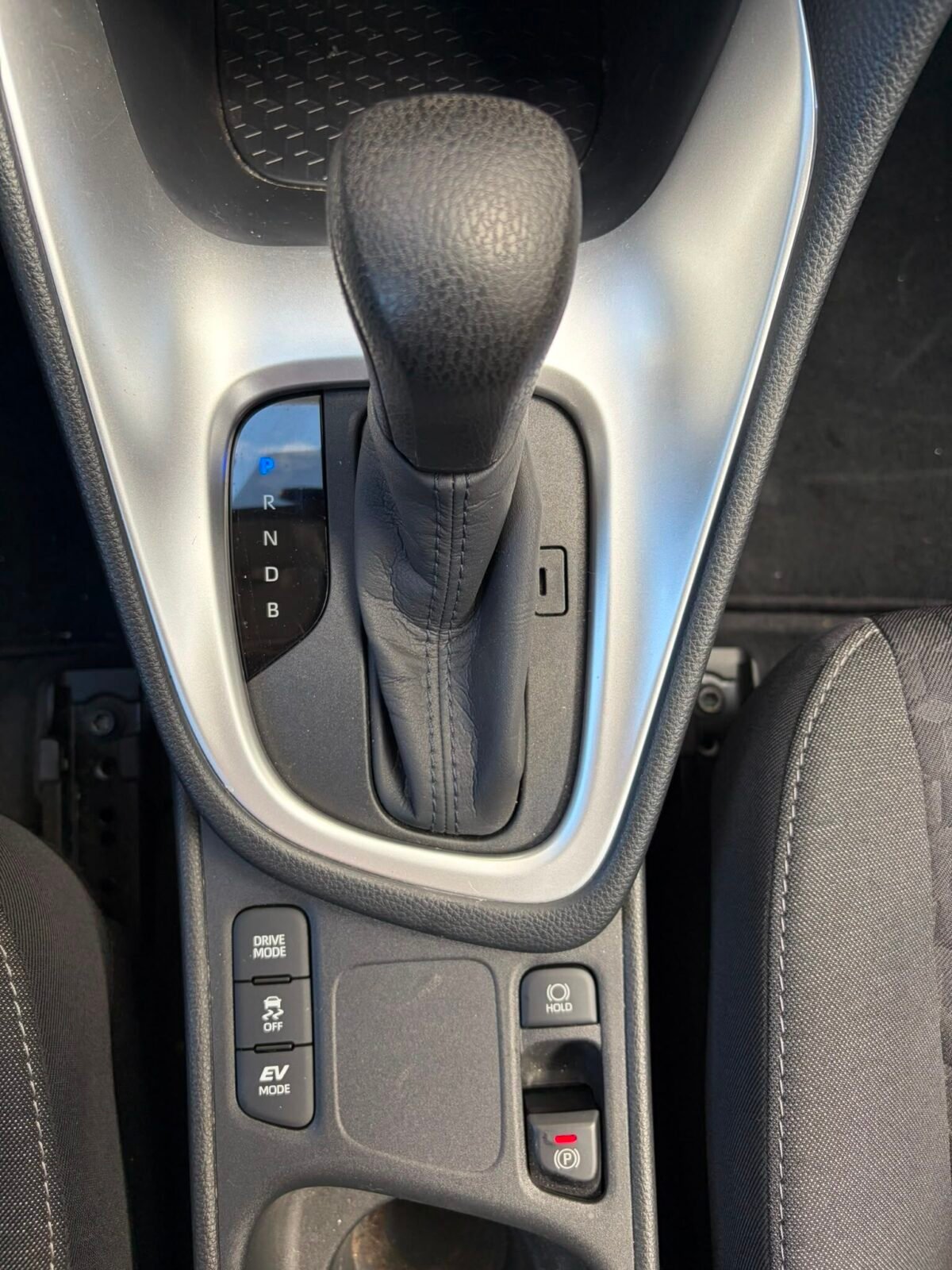 TOYOTA Yaris 1.5 120H Business Plus