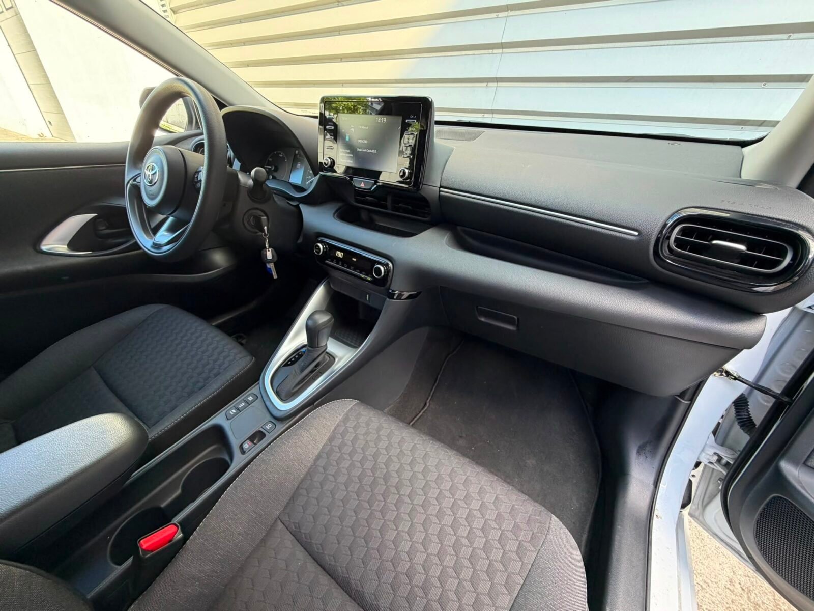 TOYOTA Yaris 1.5 120H Business Plus