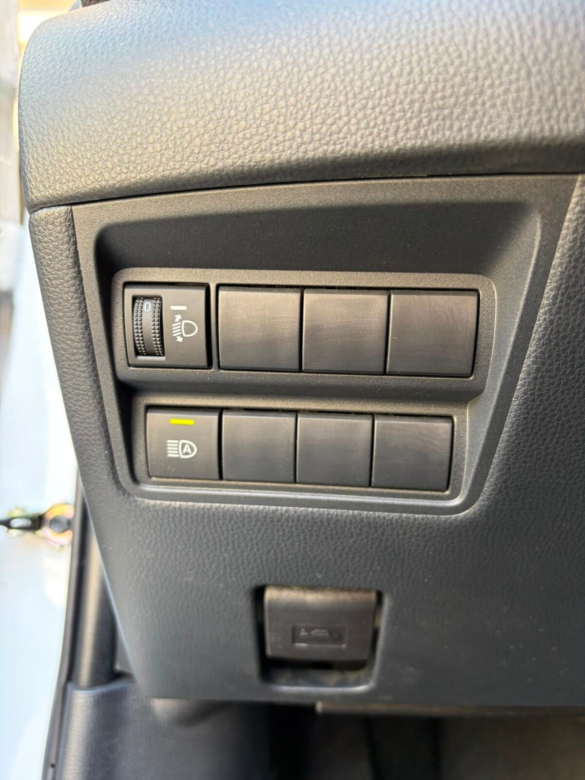 TOYOTA Yaris 1.5 120H Business Plus