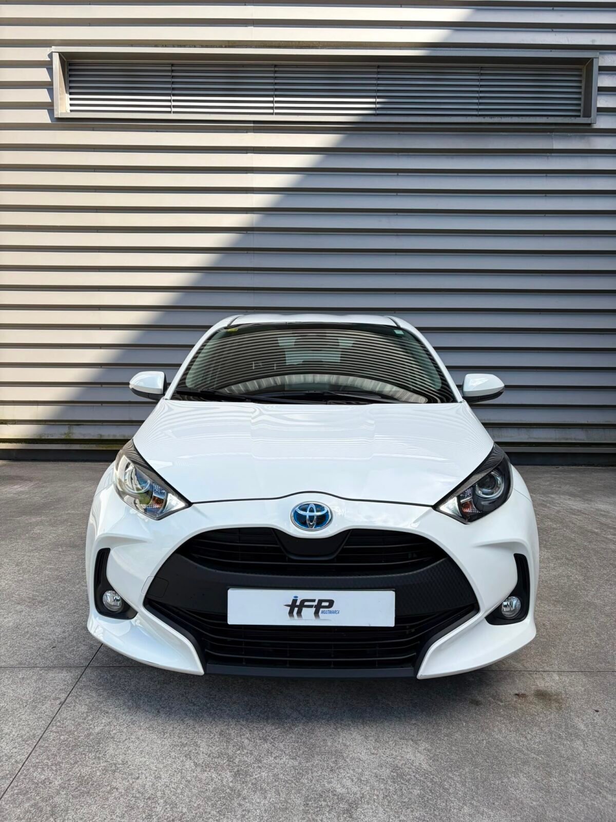 TOYOTA Yaris 1.5 120H Business Plus