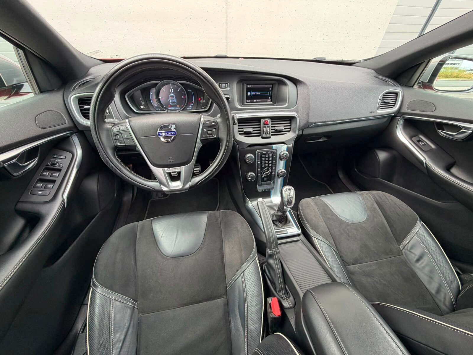 VOLVO V40 D2 R-Line Kinetic