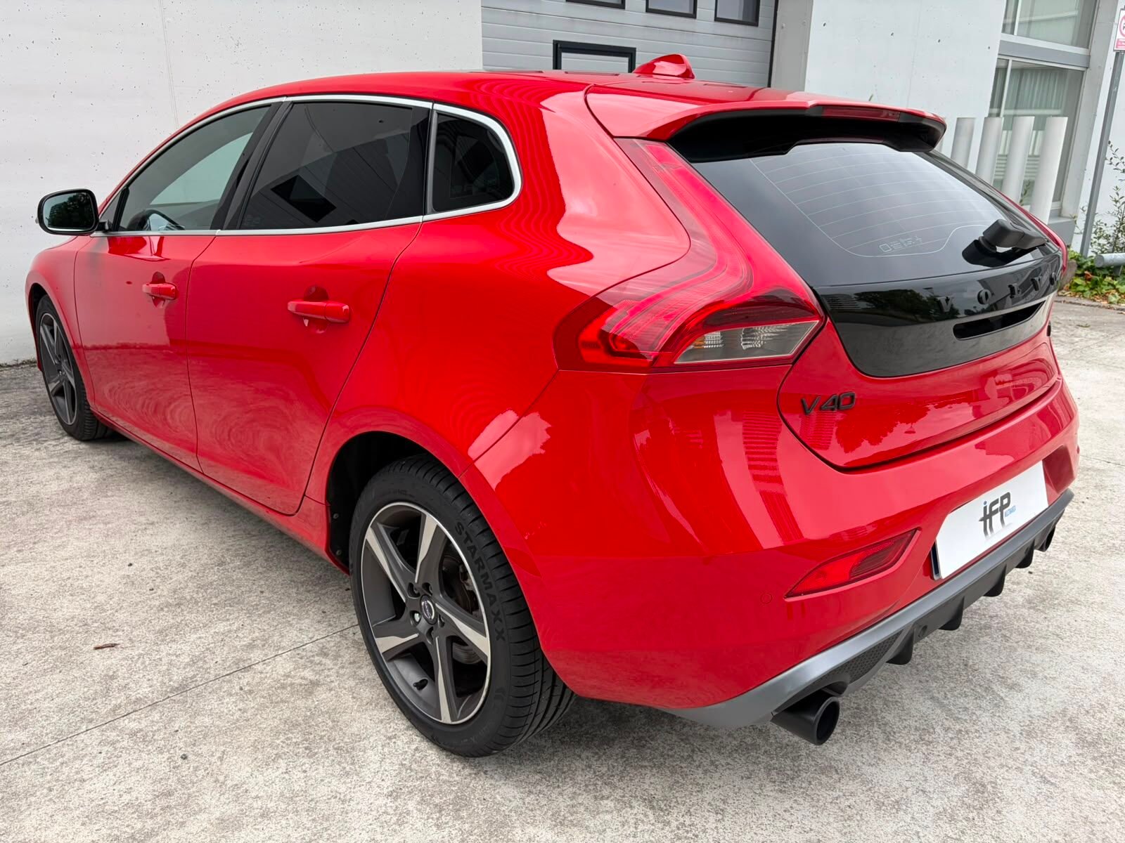 VOLVO V40 D2 R-Line Kinetic