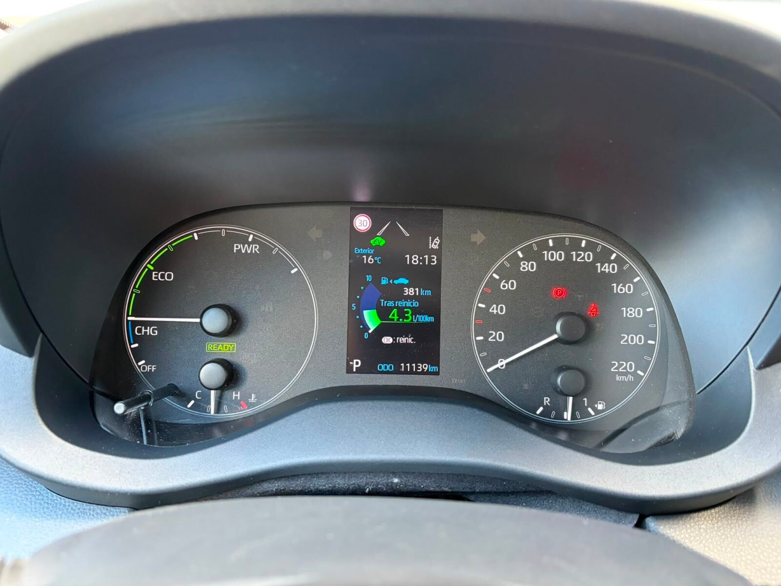 TOYOTA Yaris 1.5 120H Business Plus