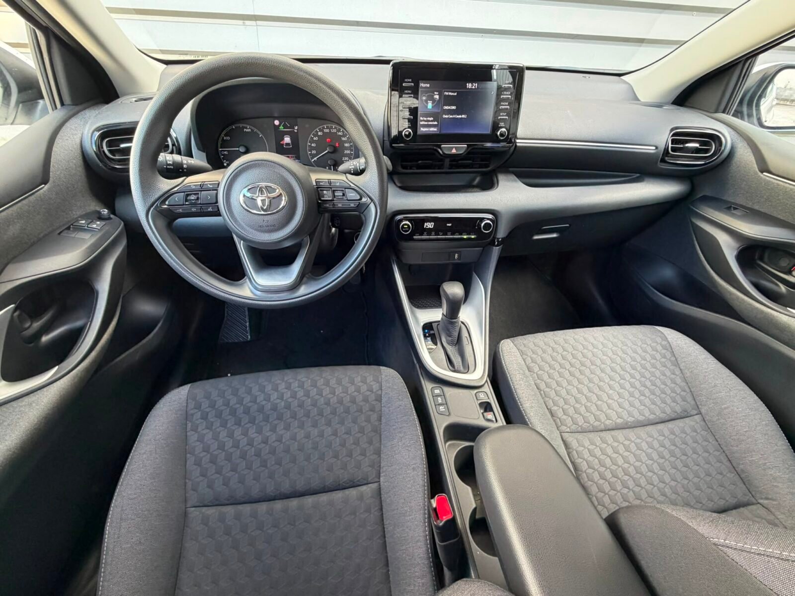 TOYOTA Yaris 1.5 120H Business Plus