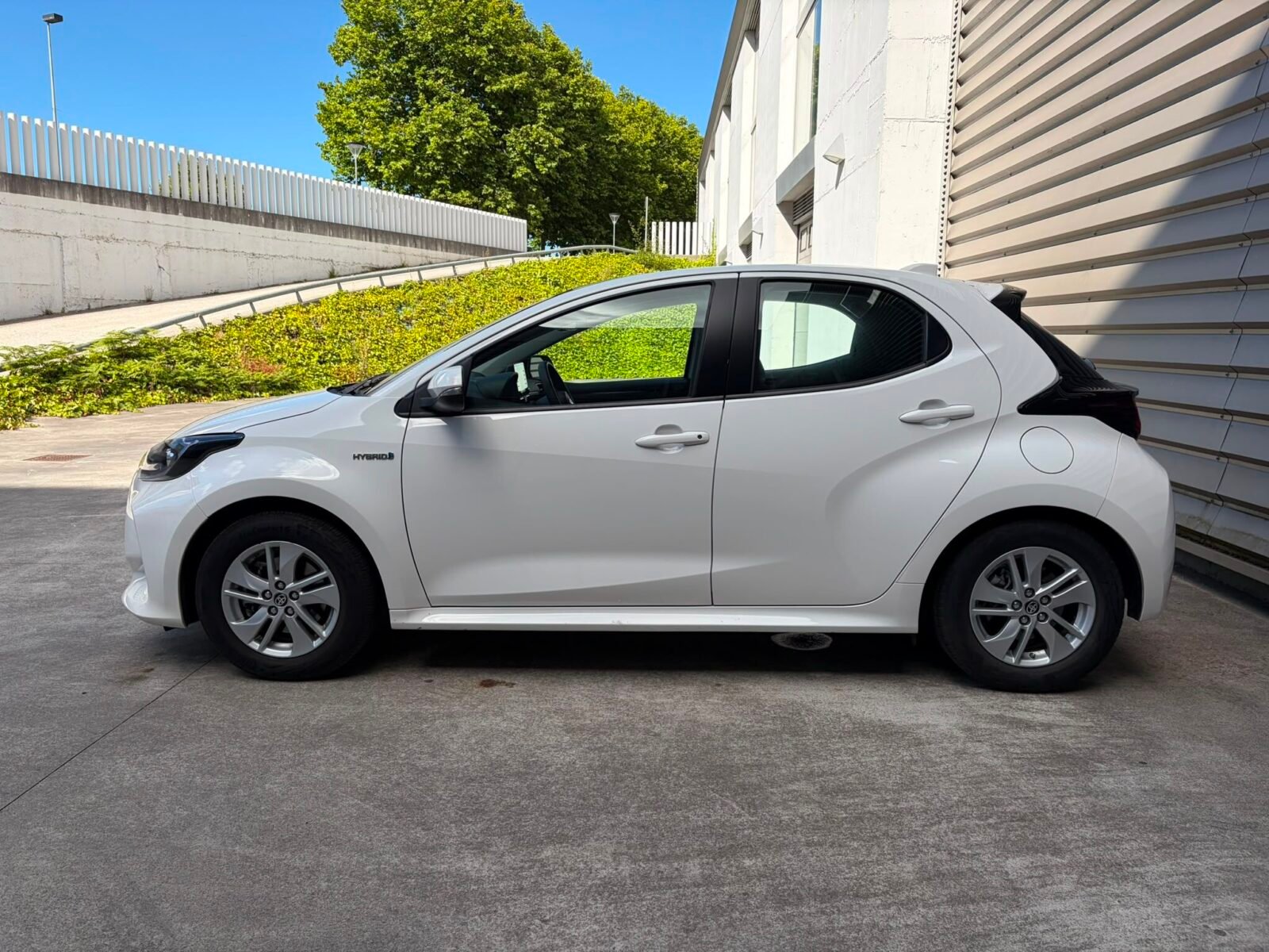 TOYOTA Yaris 1.5 120H Business Plus