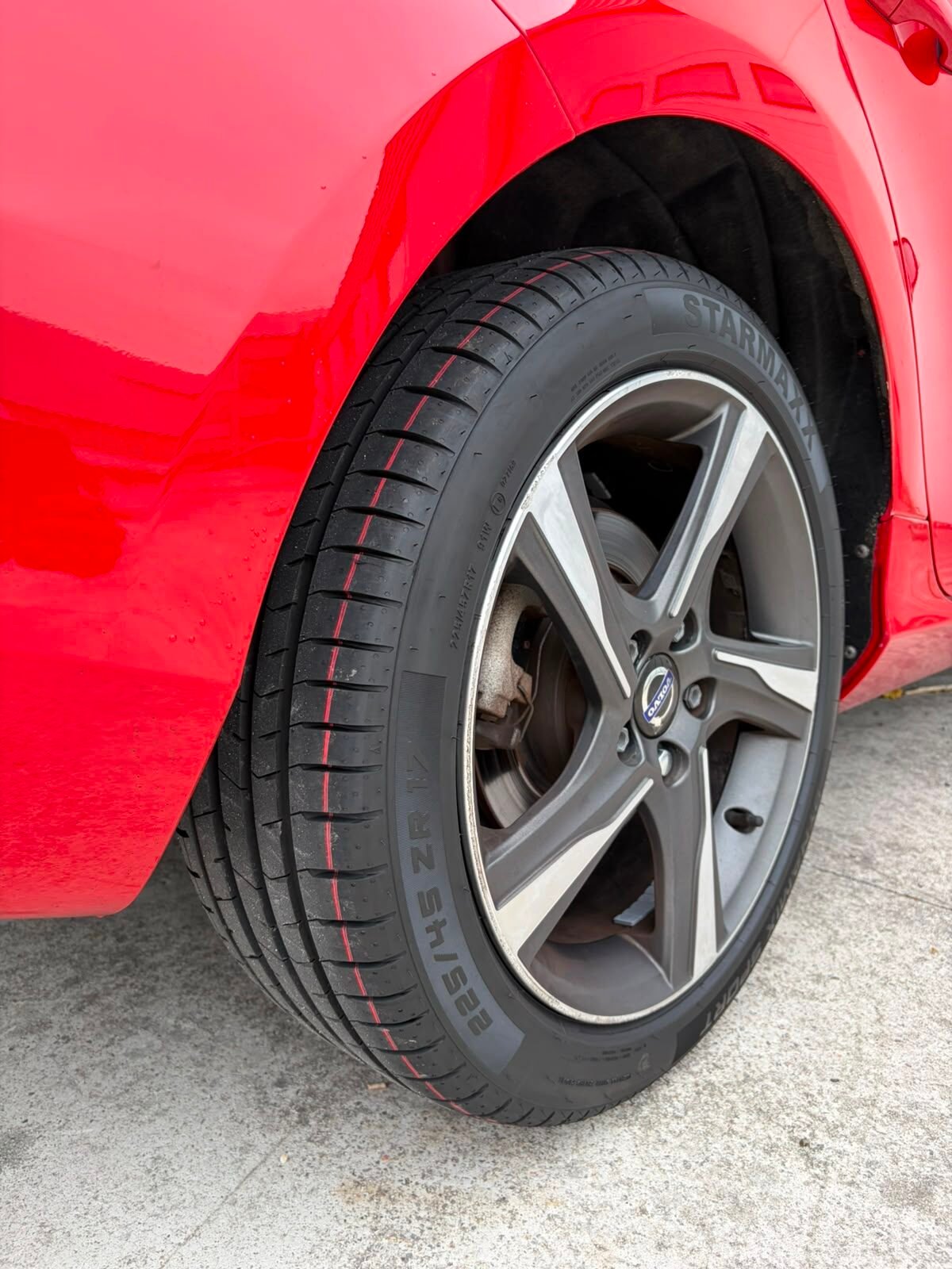 VOLVO V40 D2 R-Line Kinetic