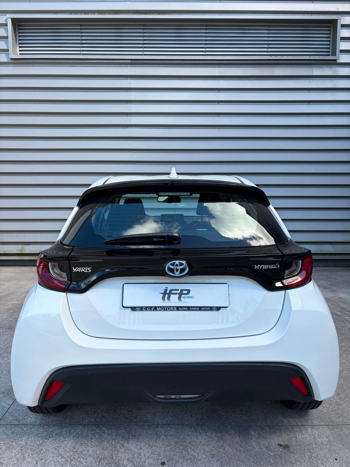 TOYOTA Yaris 1.5 120H Business Plus