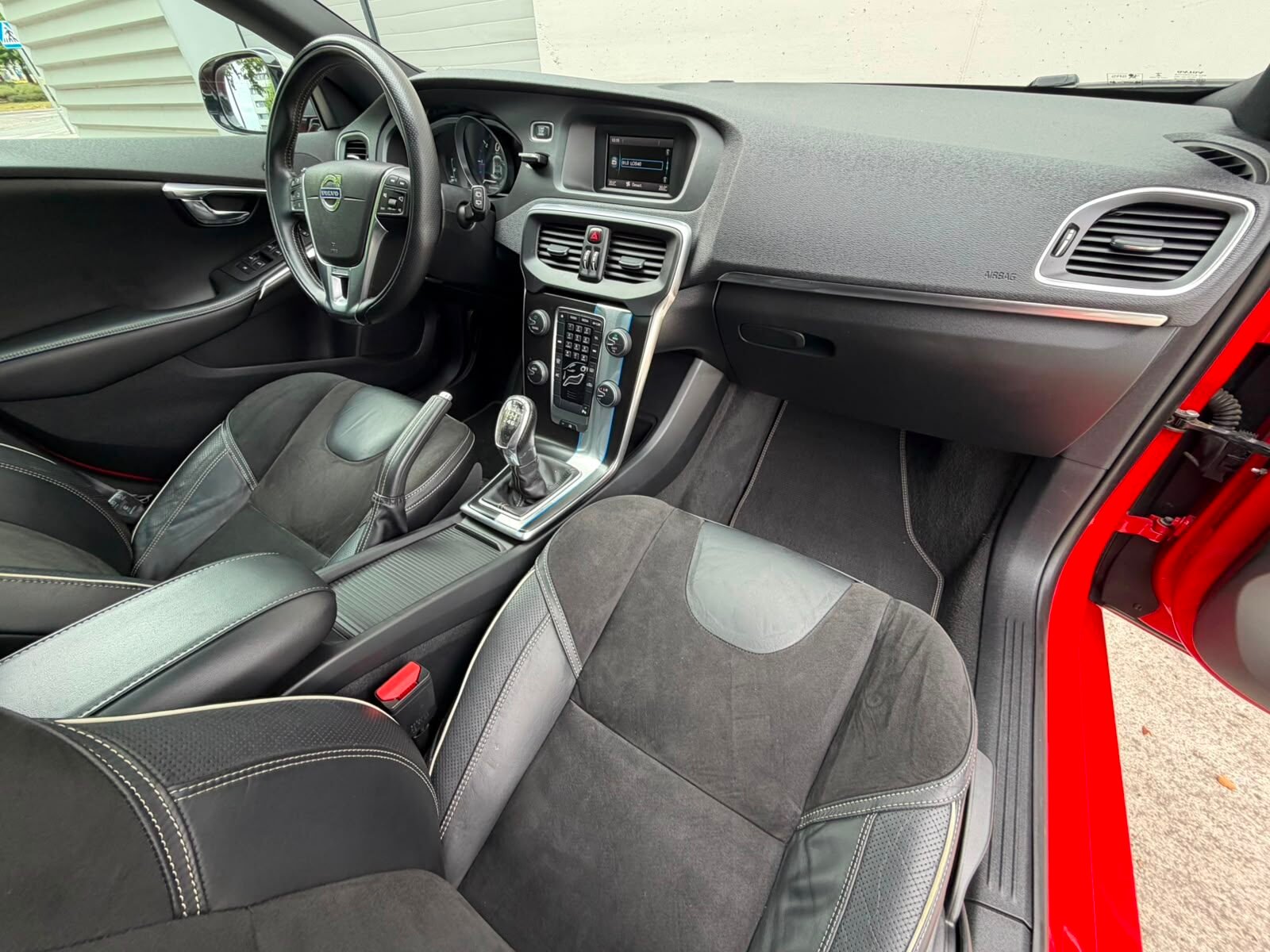 VOLVO V40 D2 R-Line Kinetic