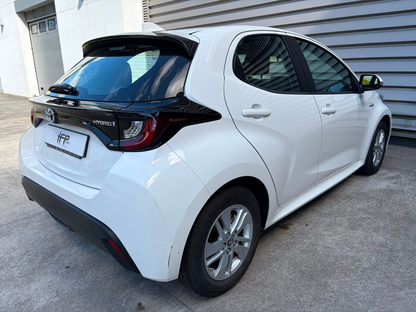 TOYOTA Yaris 1.5 120H Business Plus
