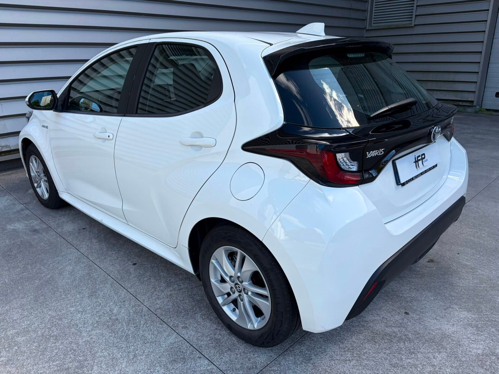 TOYOTA Yaris 1.5 120H Business Plus
