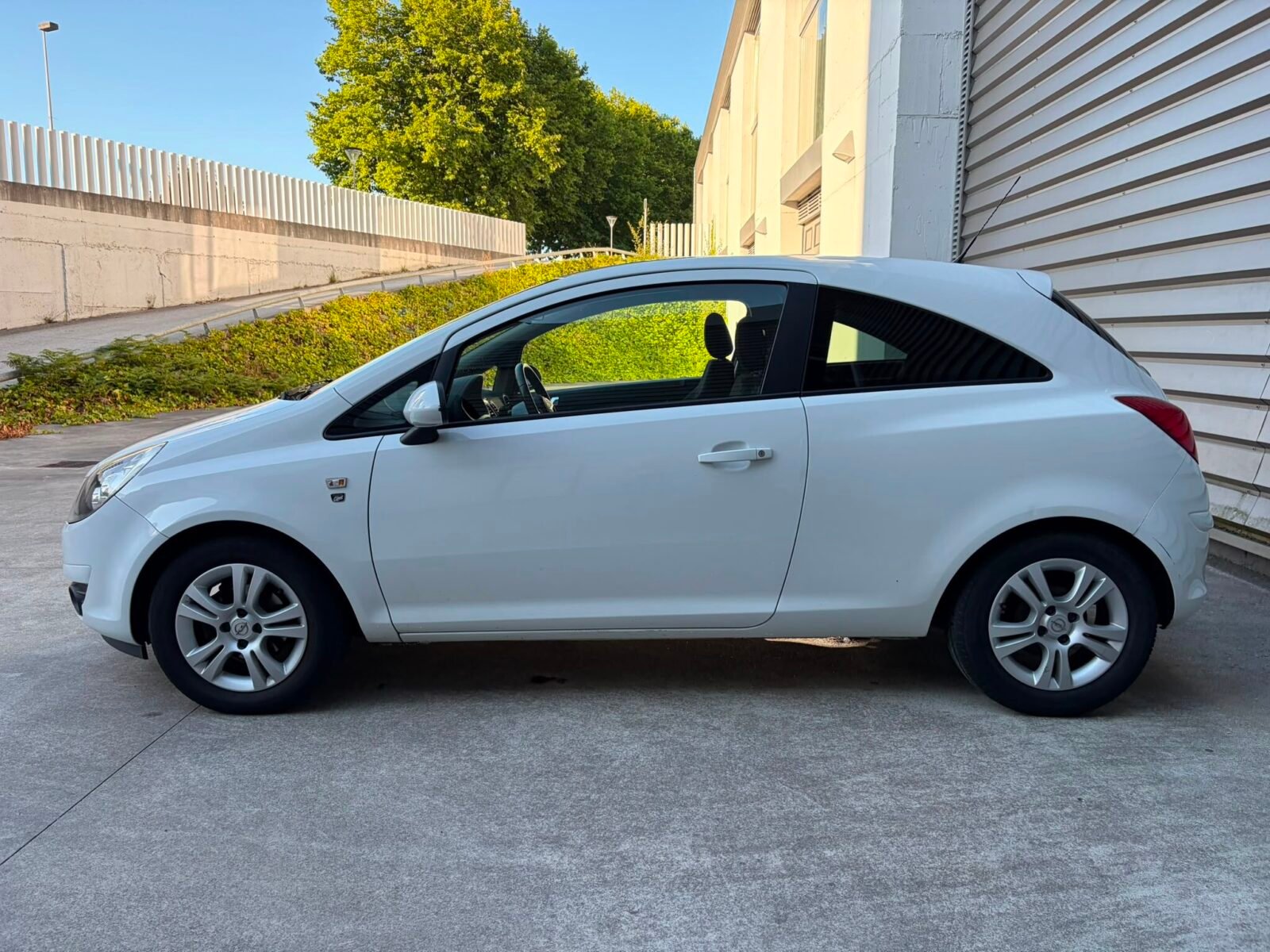 OPEL CORSA 1.2 111 Years Edition