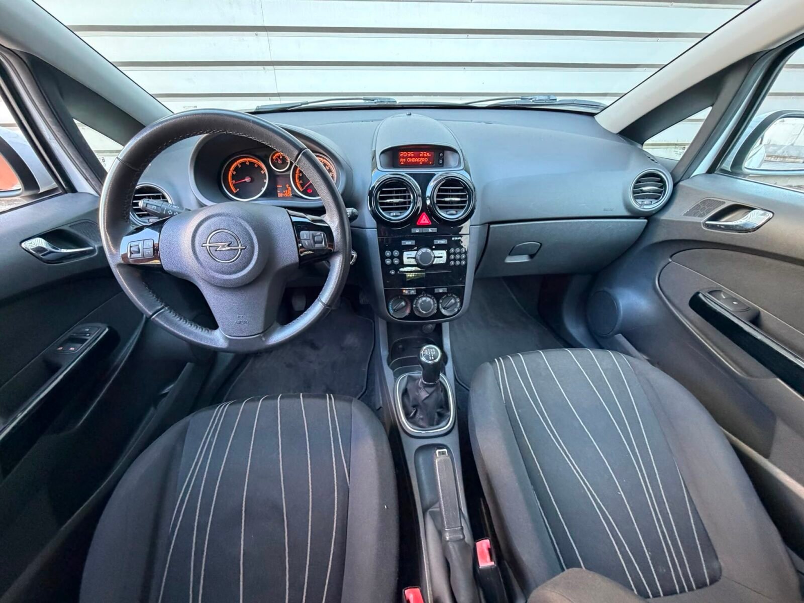 OPEL CORSA 1.2 111 Years Edition