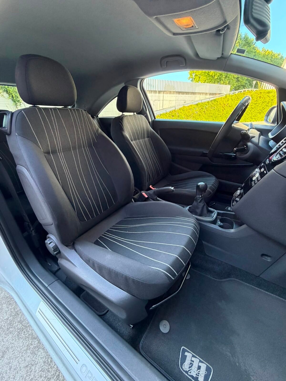 OPEL CORSA 1.2 111 Years Edition