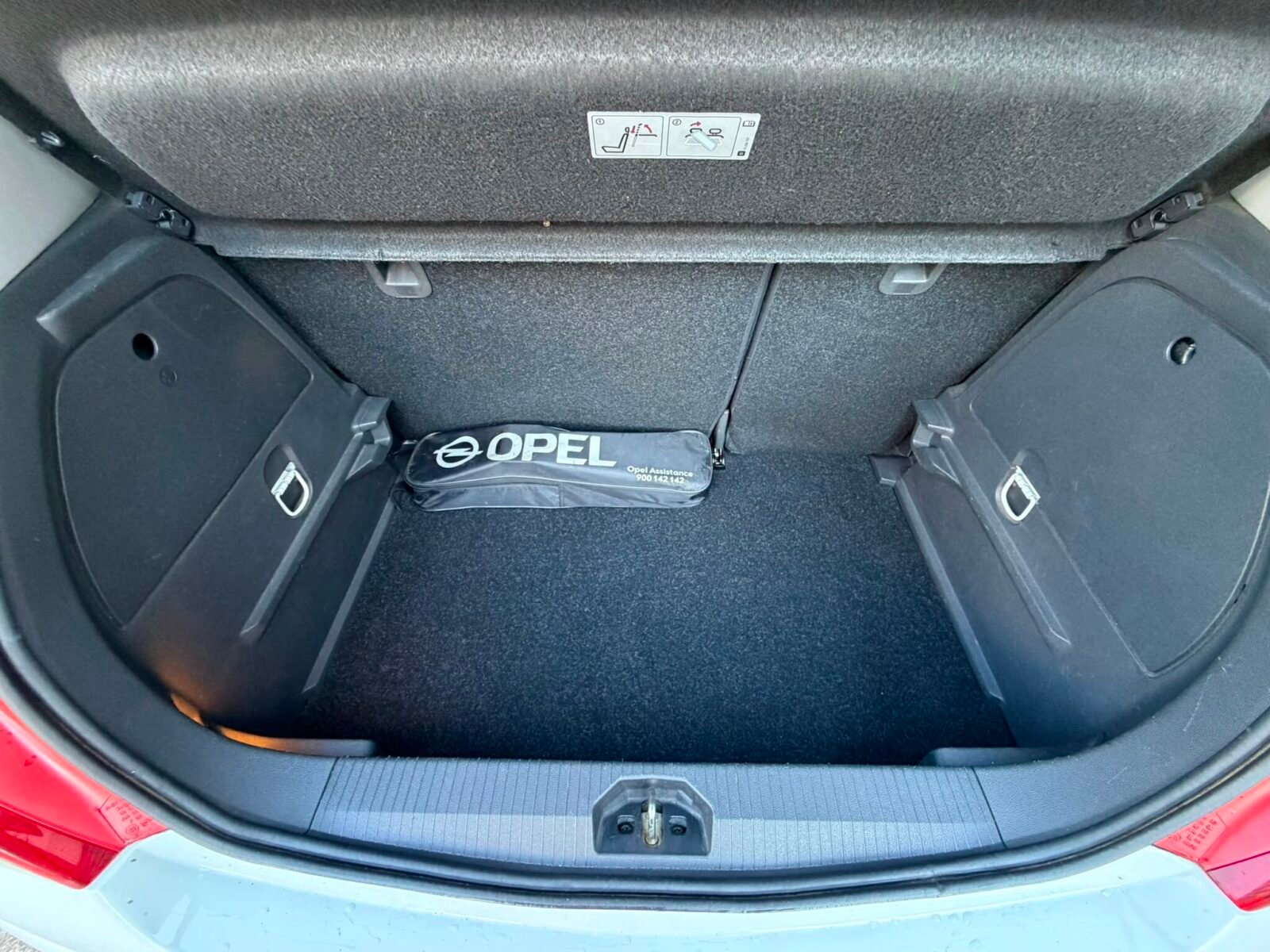 OPEL CORSA 1.2 111 Years Edition