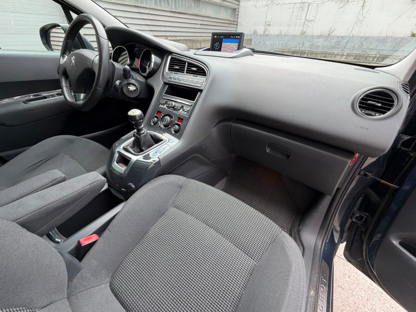 PEUGEOT 5008 1.6 E-HDi Allure