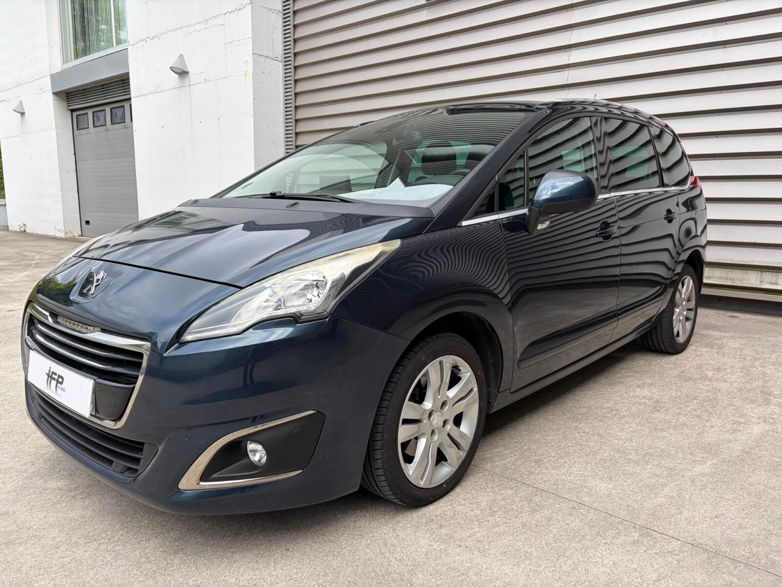 PEUGEOT 5008 1.6 E-HDi Allure