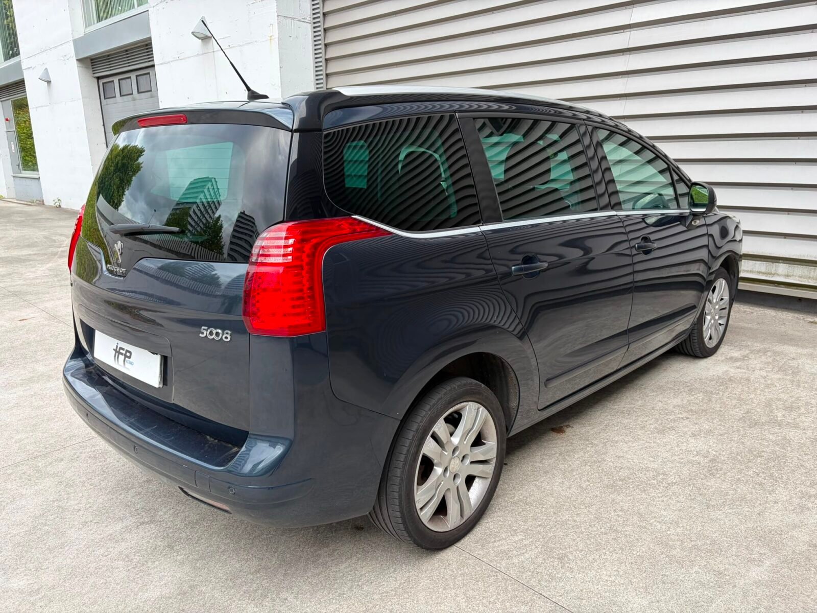PEUGEOT 5008 1.6 E-HDi Allure