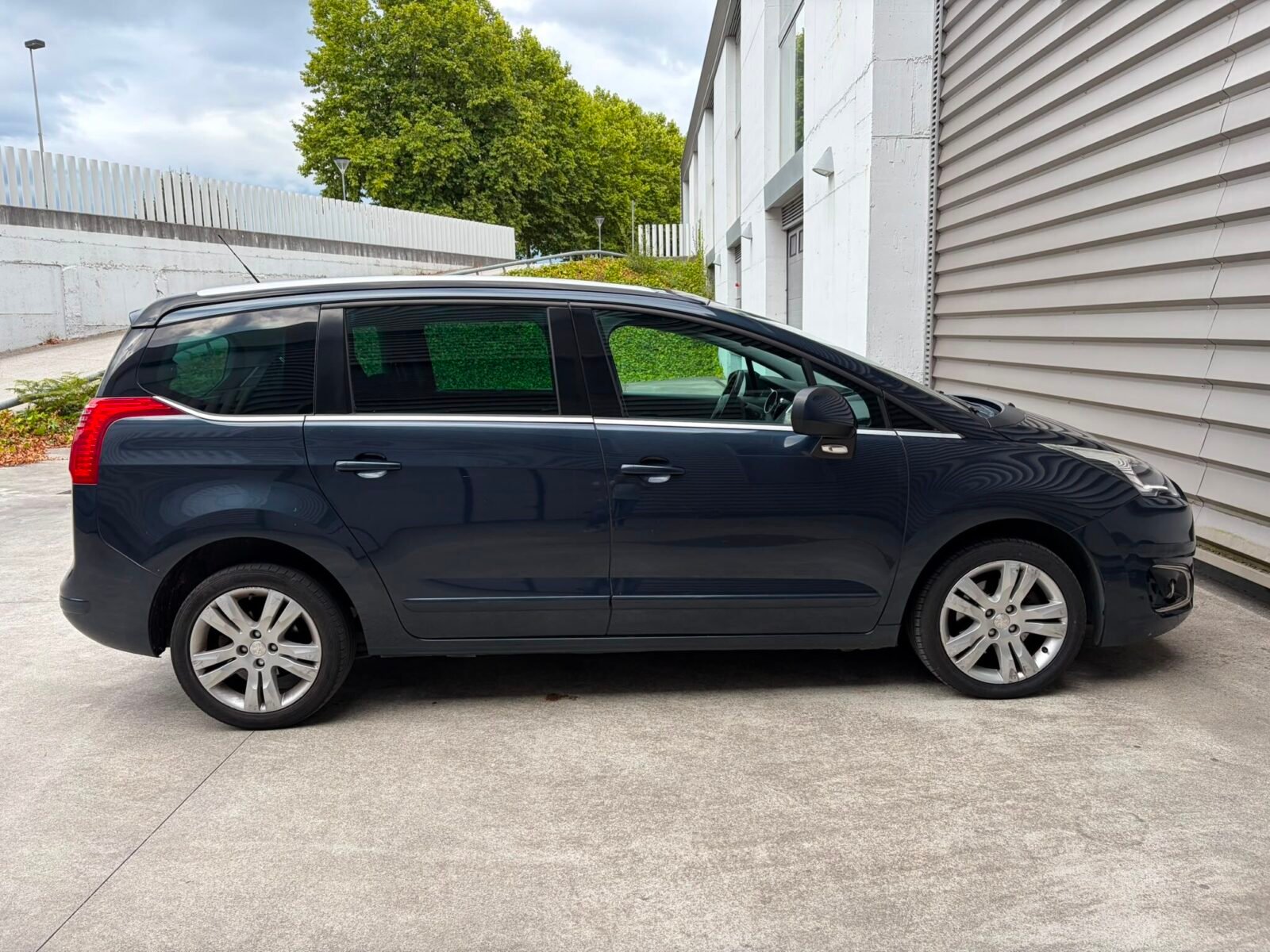 PEUGEOT 5008 1.6 E-HDi Allure