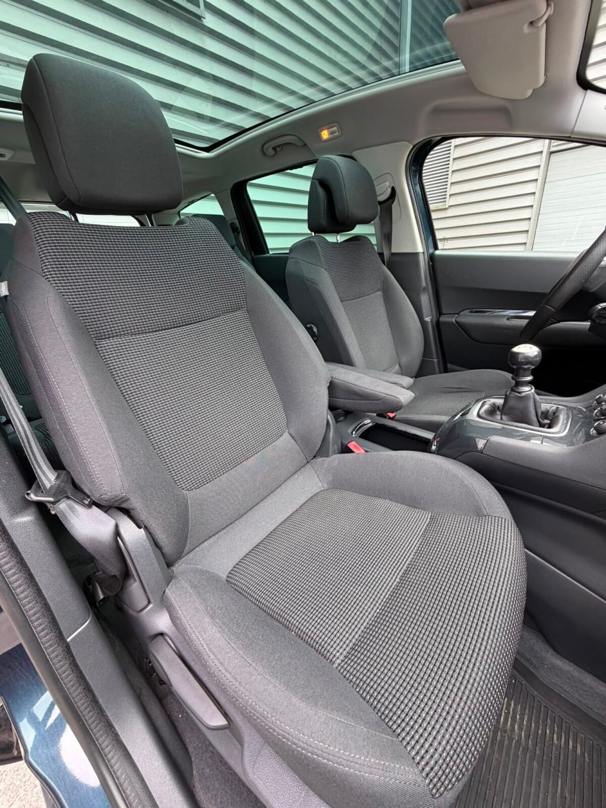 PEUGEOT 5008 1.6 E-HDi Allure